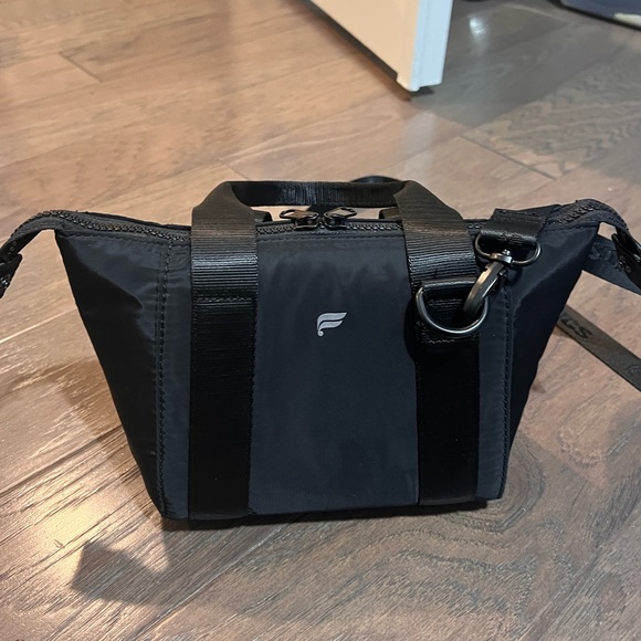 Fabletics Crossbody Bag - Picture 4 of 12